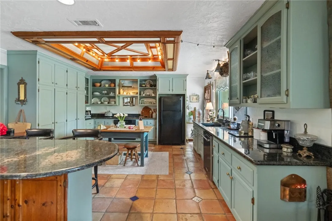 https://cdn.realtyfeed.com/cdn/127/306178784/0d58c586cdd2fb8a94bddd0a176dbe7d.webp
