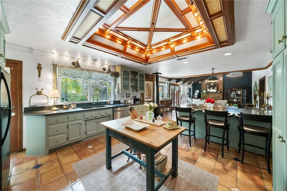 https://cdn.realtyfeed.com/cdn/127/306178784/78a1c9e199cad5da93f297cff1e376e7.webp