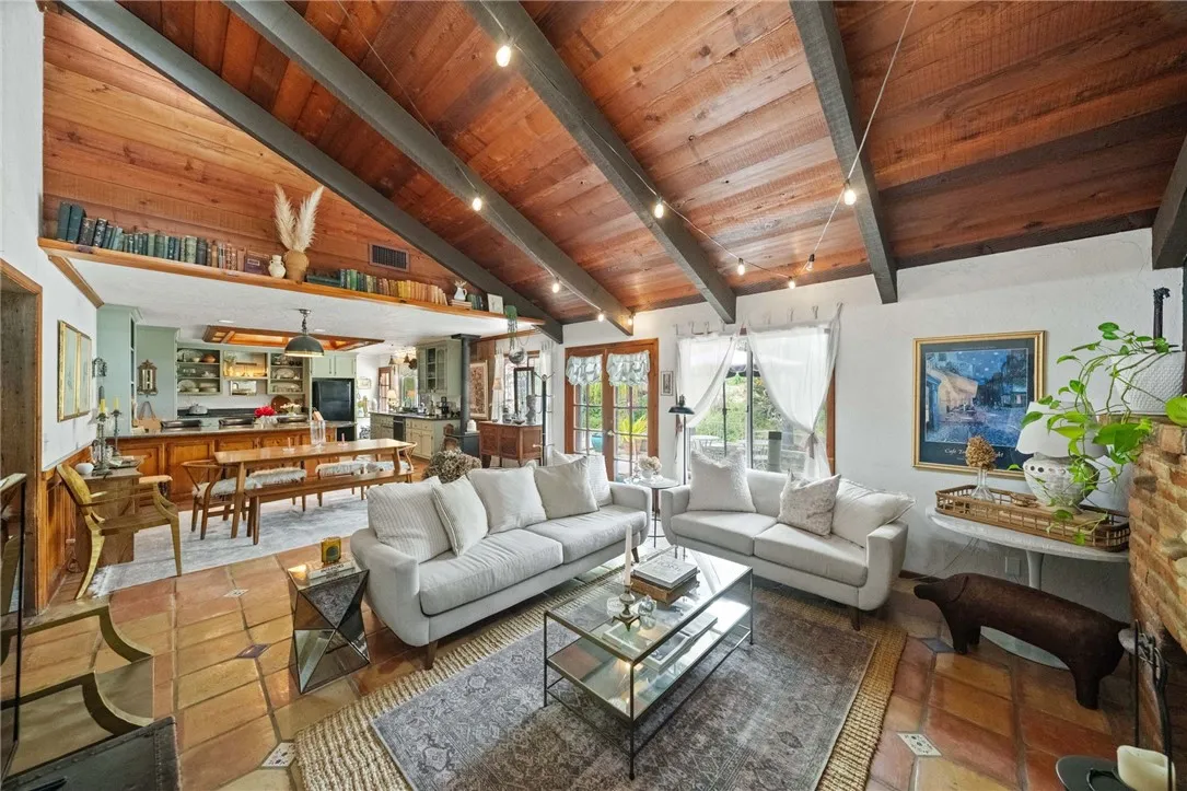 https://cdn.realtyfeed.com/cdn/127/306178784/ad132a94bda724970f5145a06a6e53b3.webp