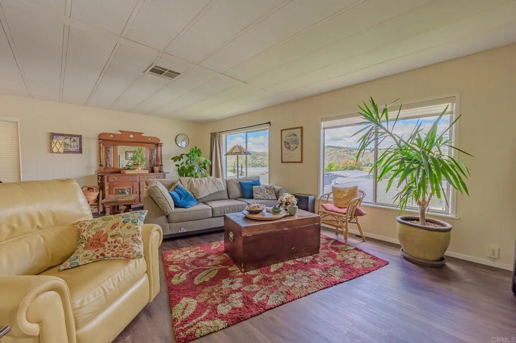 https://cdn.realtyfeed.com/cdn/127/306186408/2c480b19ad40766a598f7f45b9008ab4.webp