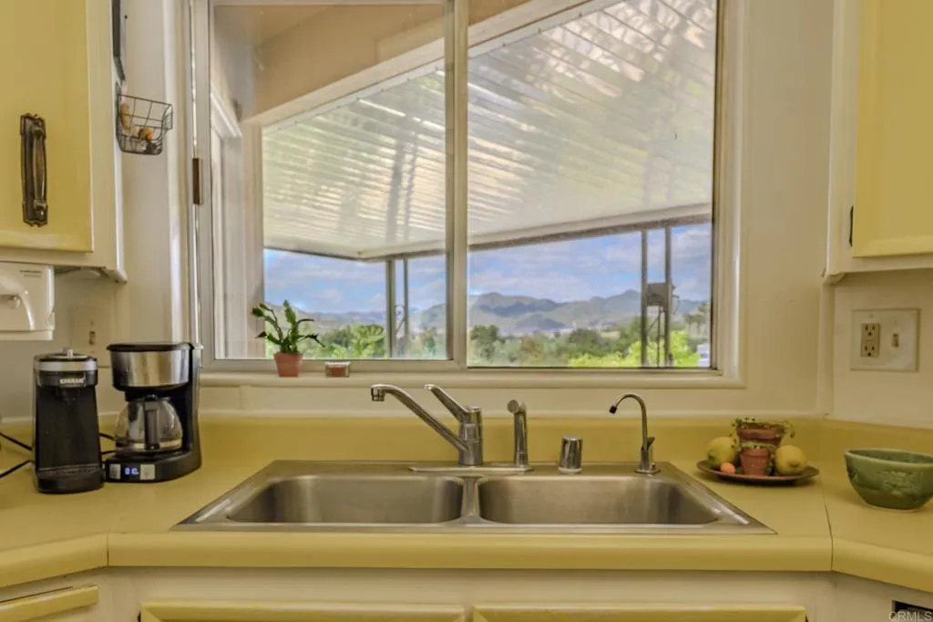 https://cdn.realtyfeed.com/cdn/127/306186408/b8ba596f6e1c92168a1771c1be5c3f6d.webp