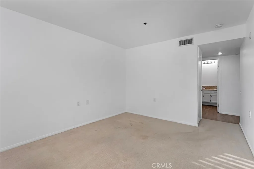 Photo #4: OC24119023 Listing 