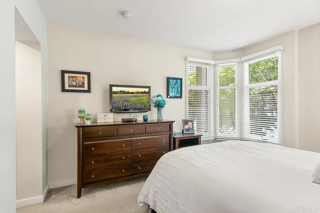 https://cdn.realtyfeed.com/cdn/127/306192482/7ffade6d427461ea83cd52ea7ddddaea.webp