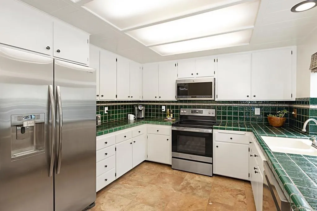 https://cdn.realtyfeed.com/cdn/127/306192527/9e64d6ea2ba1d37a9c9671d2ba00bc16.webp