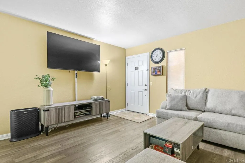Photo #3: PTP2403591 Listing 