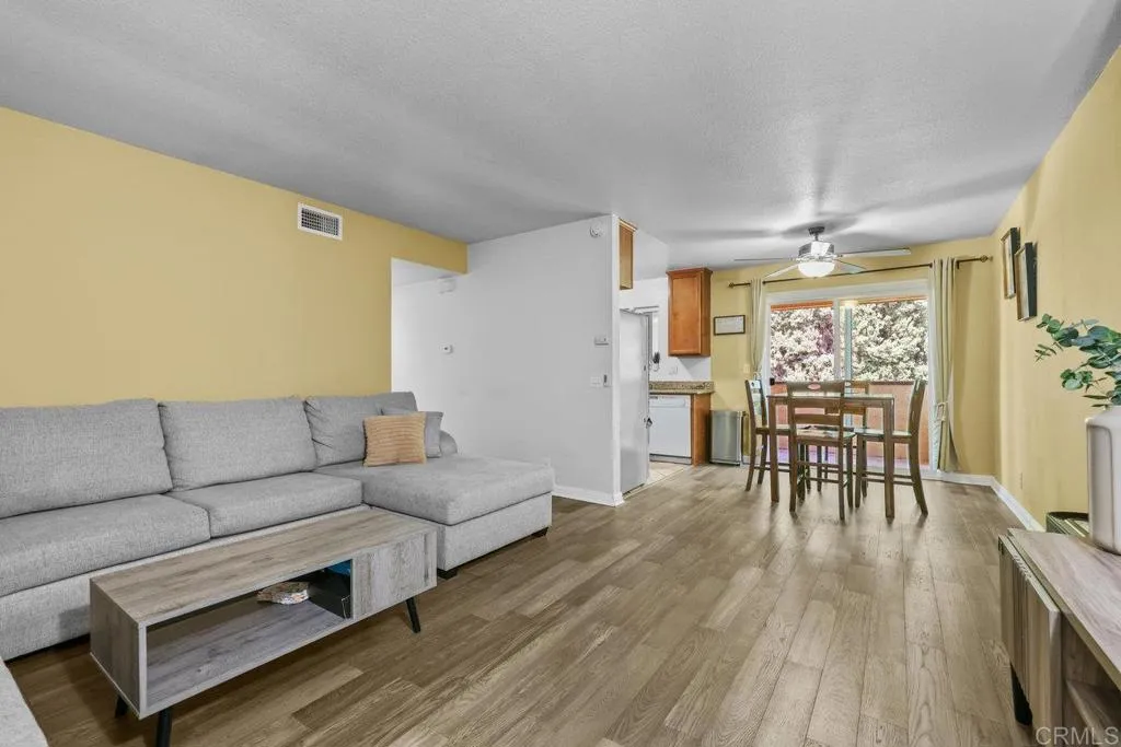 Photo #5: PTP2403591 Listing 