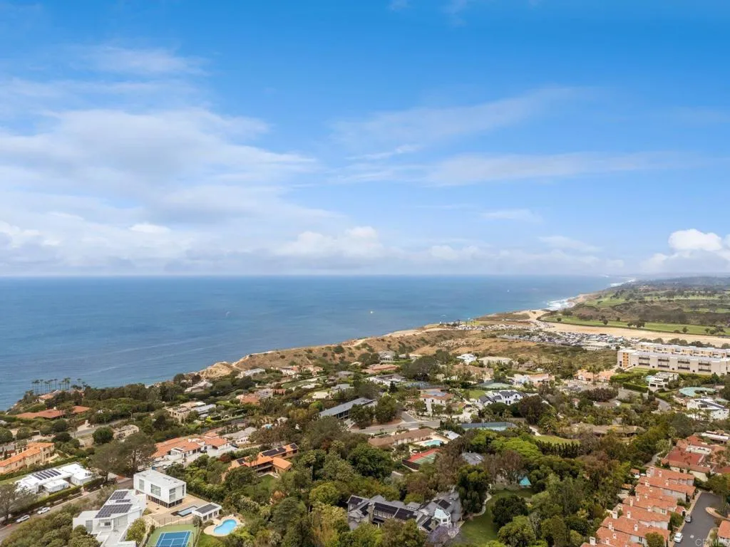 https://cdn.realtyfeed.com/cdn/127/306200081/a0a6daa4de0de43b73507a0425cbc91b.webp