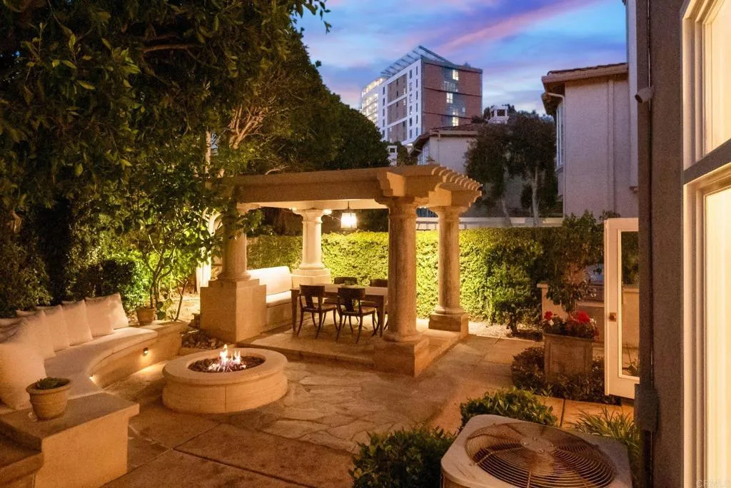 https://cdn.realtyfeed.com/cdn/127/306200081/b55290f3d6f03022e71dd4fcbb777cc3.webp