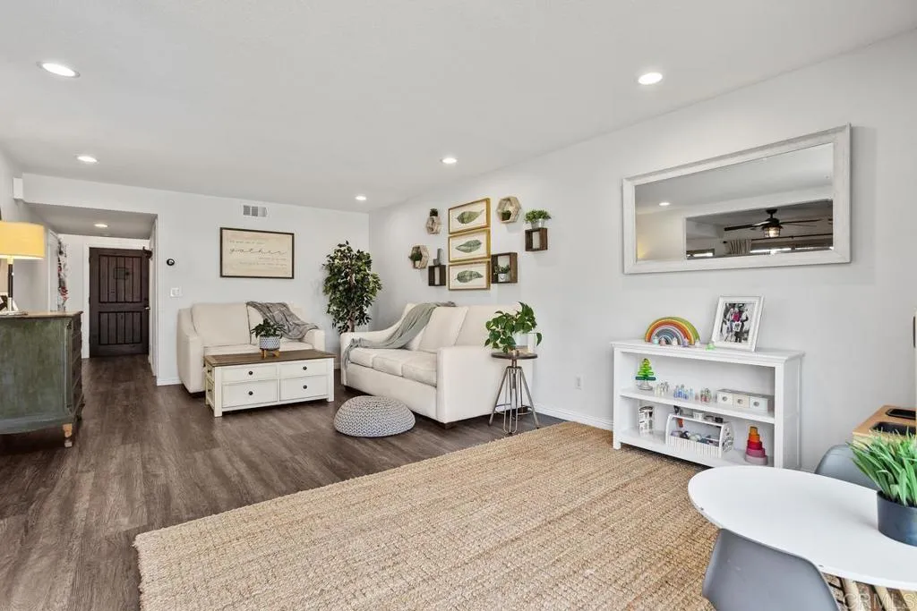 https://cdn.realtyfeed.com/cdn/127/306200182/4faa56828aa0a46c7e6670f7cc74ee55.webp