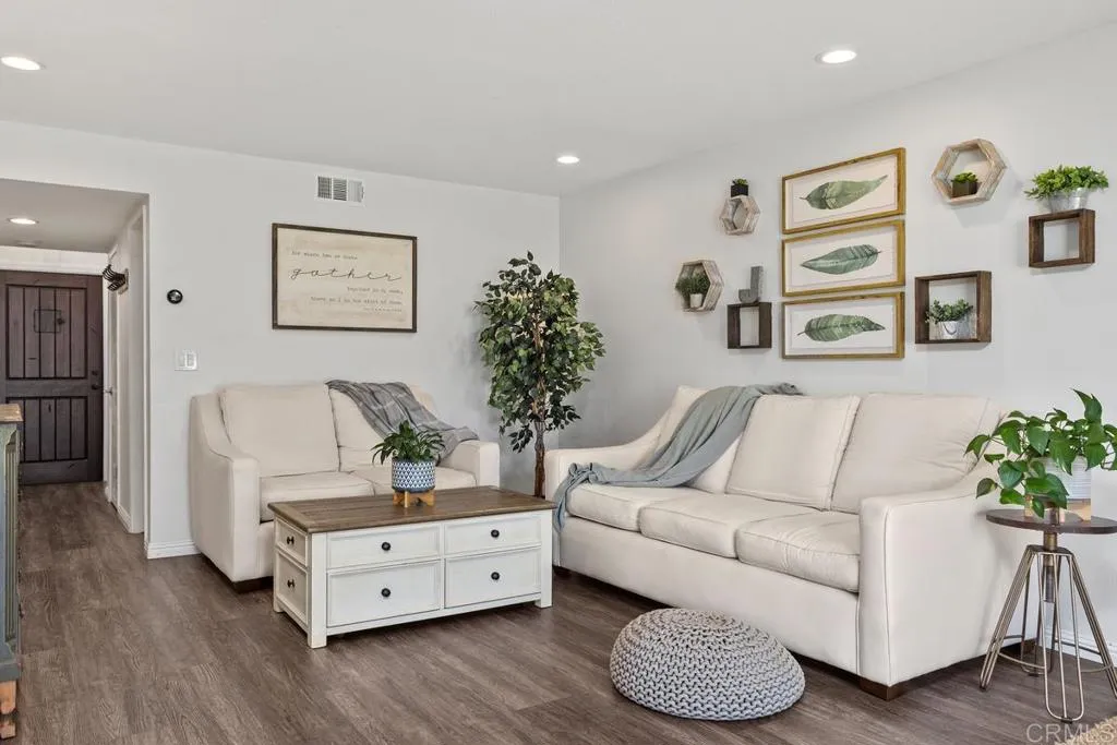 https://cdn.realtyfeed.com/cdn/127/306200182/e0068cb09255055f7ee7418b5d1f3e61.webp