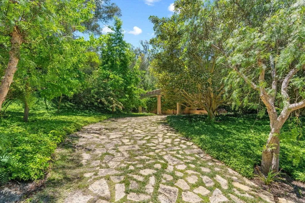 https://cdn.realtyfeed.com/cdn/127/306202740/c25b048f54a7fb2365ca33172f3a2b3c.webp