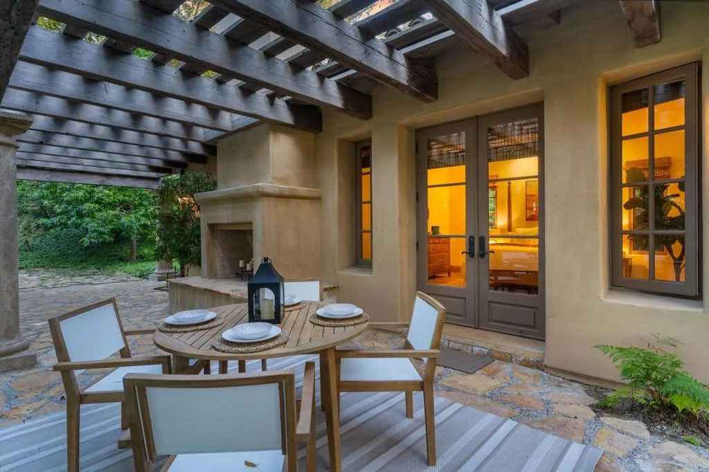https://cdn.realtyfeed.com/cdn/127/306202740/df244607055338e1d0ccc1dde3805d0e.webp