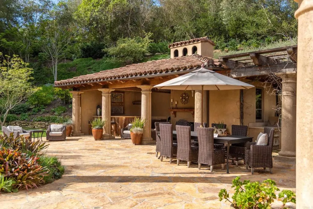 https://cdn.realtyfeed.com/cdn/127/306202740/ea9b48d42b6713bf3d83f260c811cfb0.webp