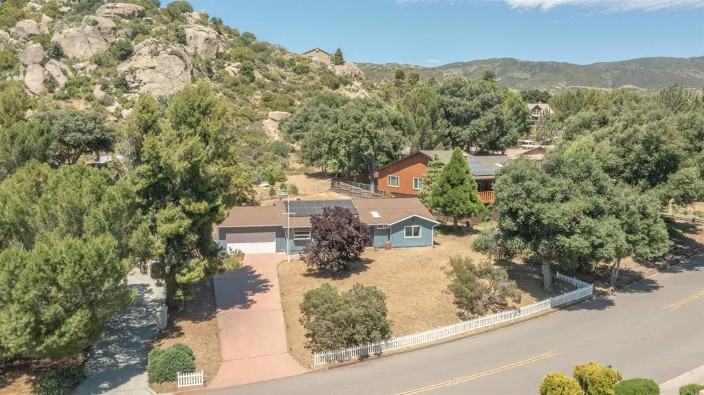 https://cdn.realtyfeed.com/cdn/127/306203202/3be84f4199bcaca61a61abc9eb3b9d23.webp