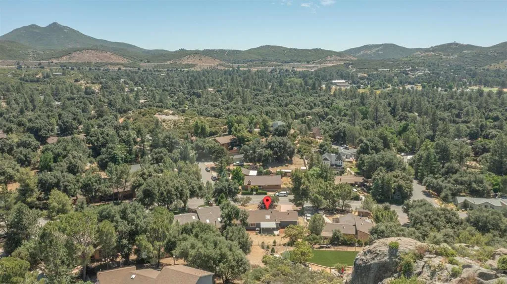 https://cdn.realtyfeed.com/cdn/127/306203202/560829ced631899816536dbcc56678d8.webp