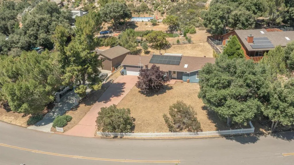 https://cdn.realtyfeed.com/cdn/127/306203202/d759392d029d299bb57b34e07642620b.webp