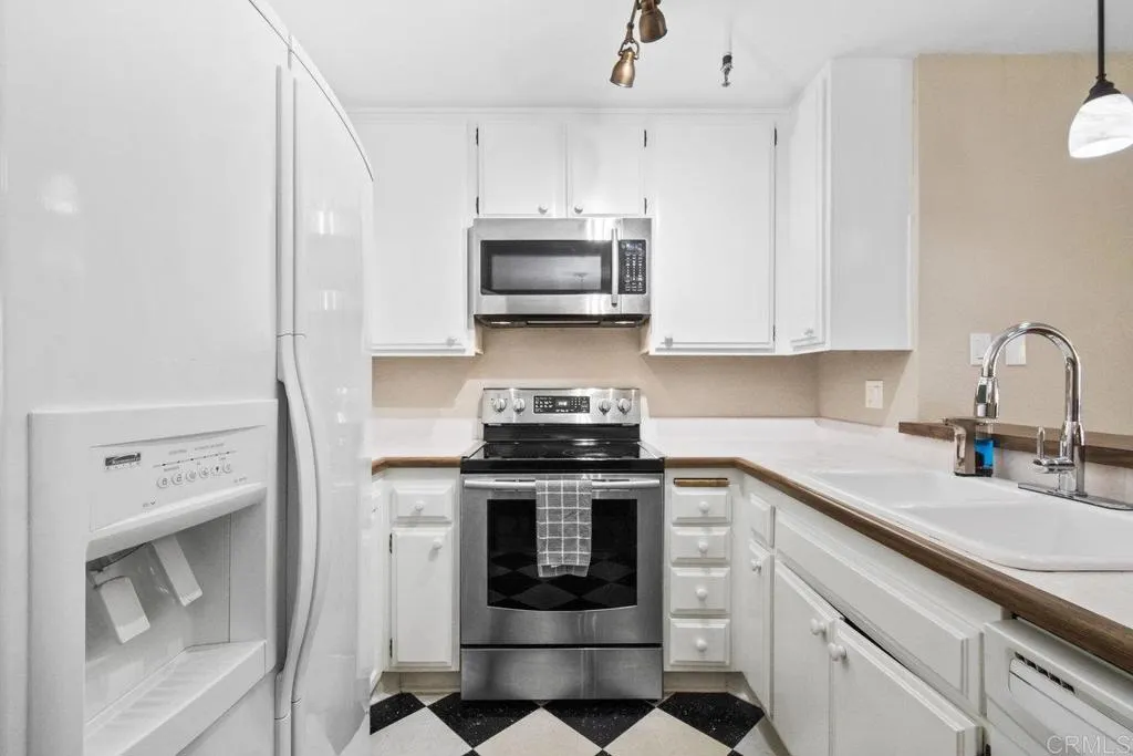 https://cdn.realtyfeed.com/cdn/127/306211371/5b731a2cd36a53d7875f5f4ab178efd3.webp