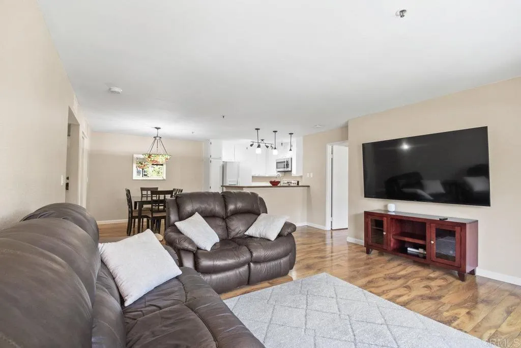 https://cdn.realtyfeed.com/cdn/127/306211371/5d15a46c7cbc8fb91c2fc15aba77560e.webp