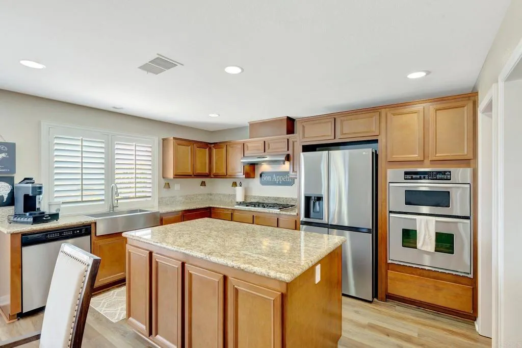 https://cdn.realtyfeed.com/cdn/127/306214433/43eef96441fad5186515e7a95439e4e9.webp