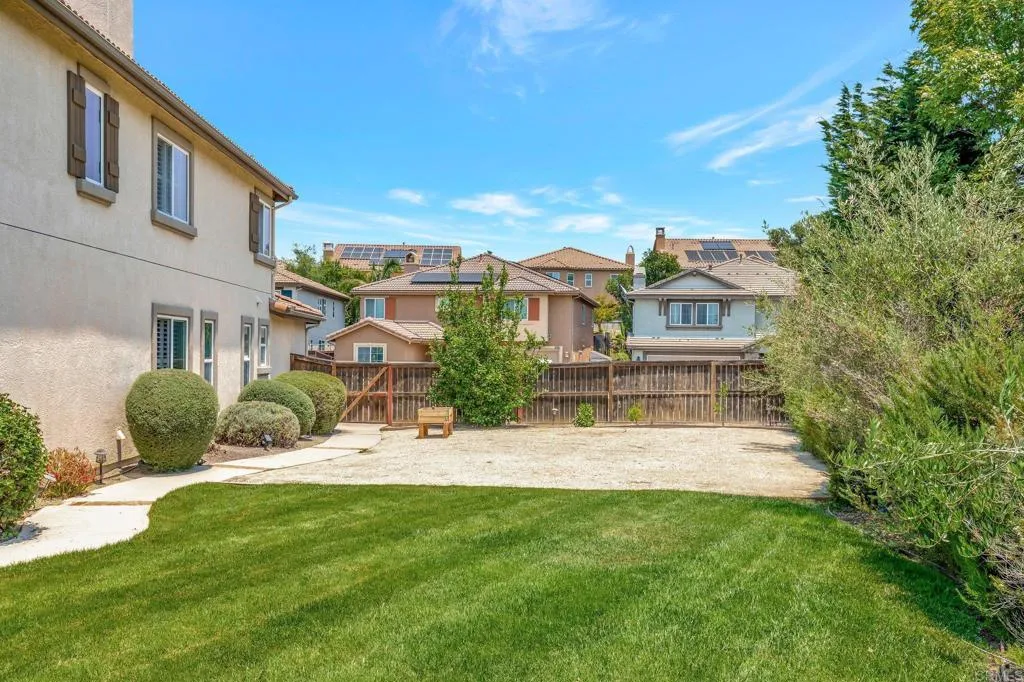https://cdn.realtyfeed.com/cdn/127/306214433/899a03e576459a4764bc06083c37b4b1.webp