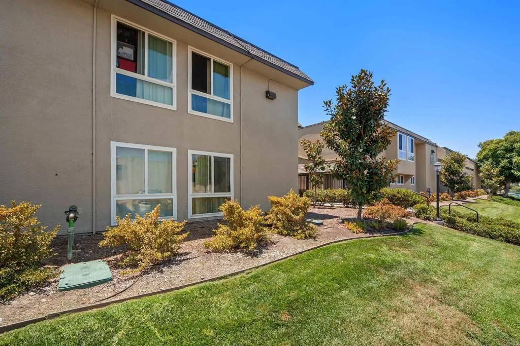 Photo #3: PTP2404106 Listing 
