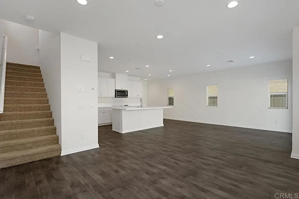 https://cdn.realtyfeed.com/cdn/127/306216825/3413ca9e1b603347660a1878a9928592.webp