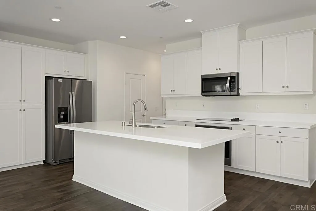 https://cdn.realtyfeed.com/cdn/127/306216825/416adcf544895d13304f35cc4de1f51b.webp