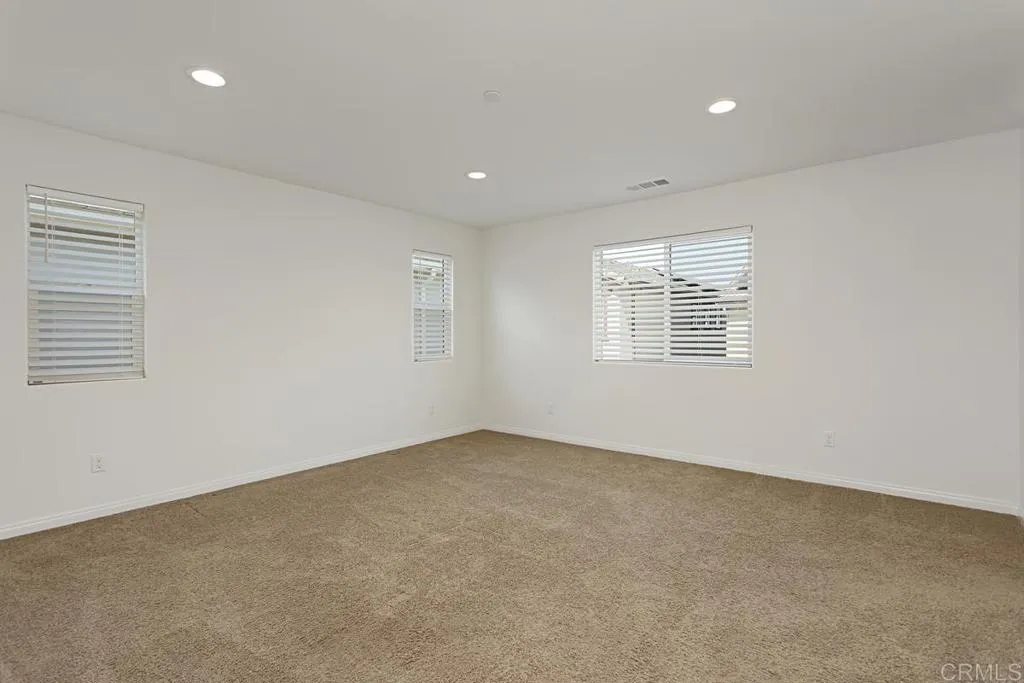 https://cdn.realtyfeed.com/cdn/127/306216825/54486c030bc15a61423241075fa81a79.webp