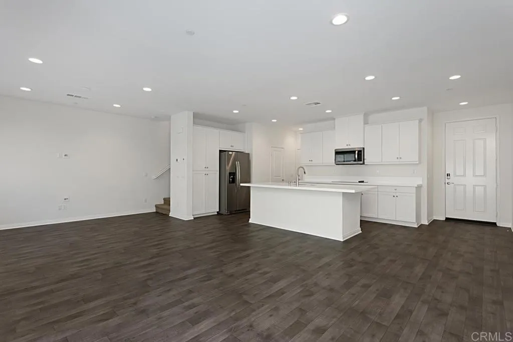 https://cdn.realtyfeed.com/cdn/127/306216825/59076838f2db89651641bfeae9758c71.webp