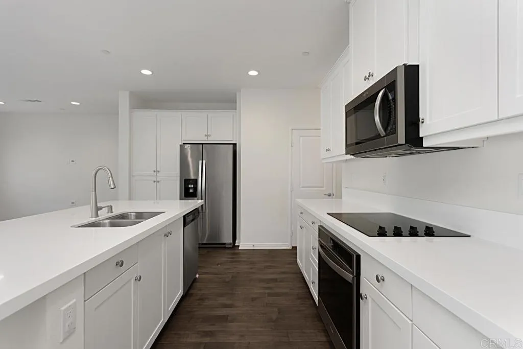 https://cdn.realtyfeed.com/cdn/127/306216825/73b19d3edb179205e1c216e9412c7fd8.webp