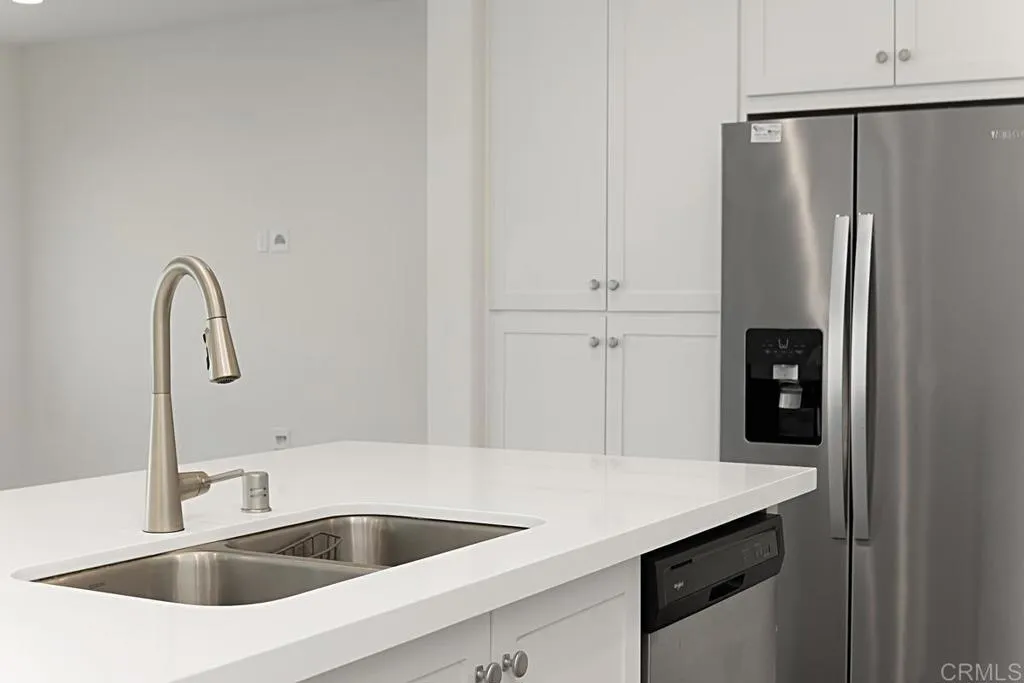 https://cdn.realtyfeed.com/cdn/127/306216825/838333fd0f39e10f0f649a3b6914d357.webp