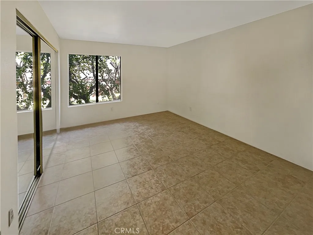 Photo #4: CV24147047 Listing 