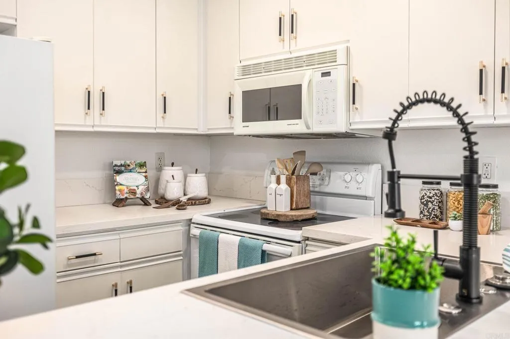 https://cdn.realtyfeed.com/cdn/127/306223758/ab87ad2720943c0b4fecaa002e61d478.webp