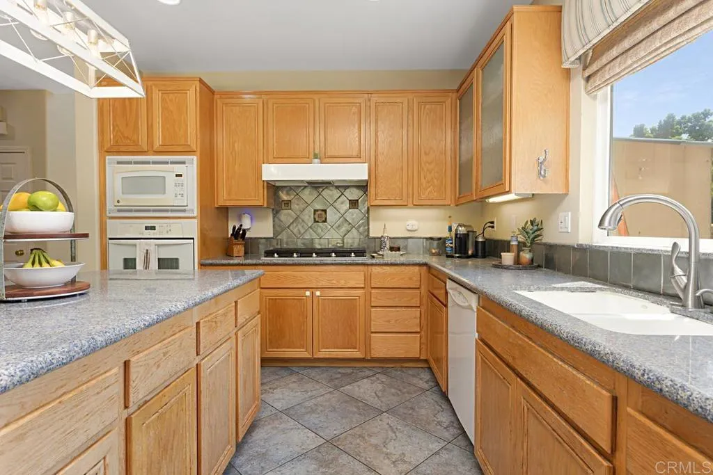 https://cdn.realtyfeed.com/cdn/127/306225410/a1d171e1077447bf90885848df5b9538.webp
