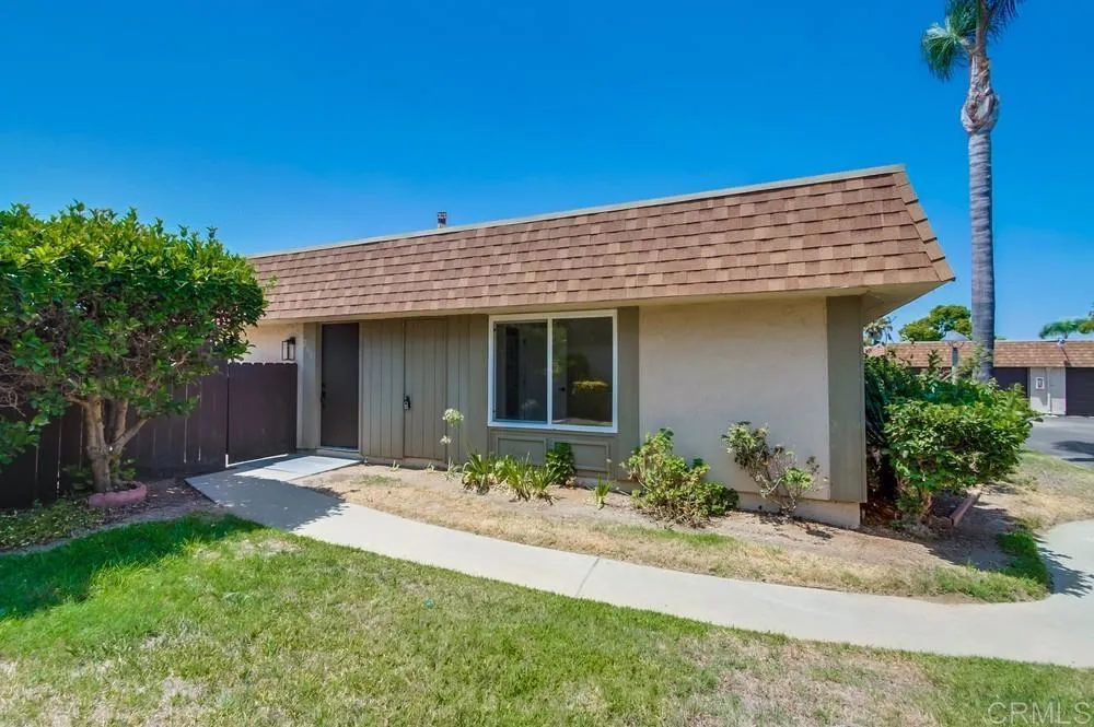 MLS: PTP2404444 Condo For Sale