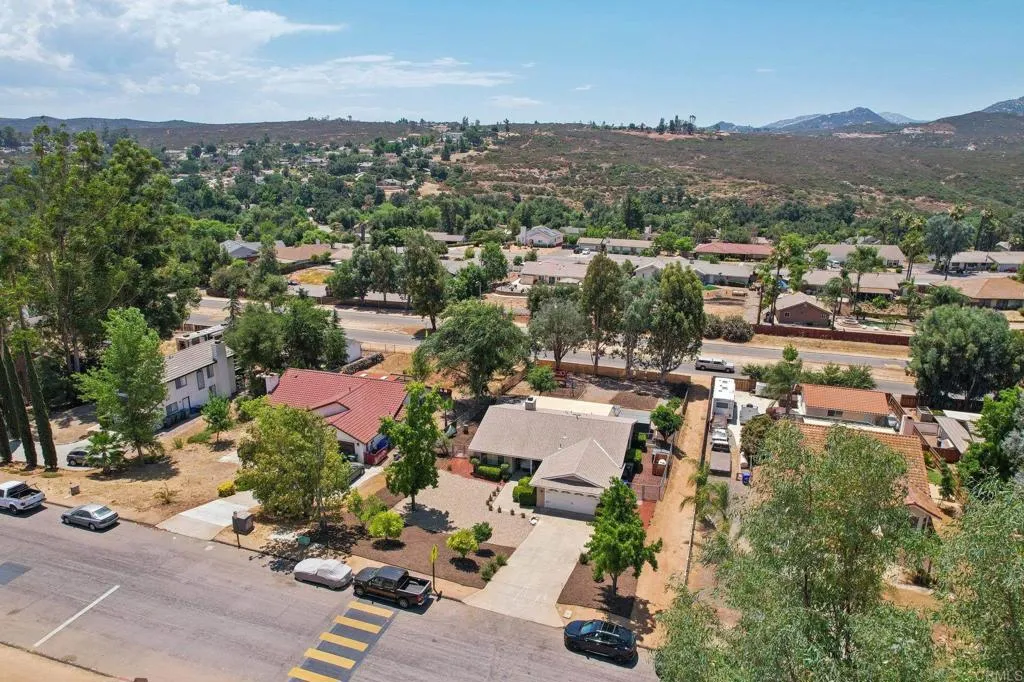 https://cdn.realtyfeed.com/cdn/127/306226786/ce90e7abaee1d6042b83bf4f0900d79e.webp