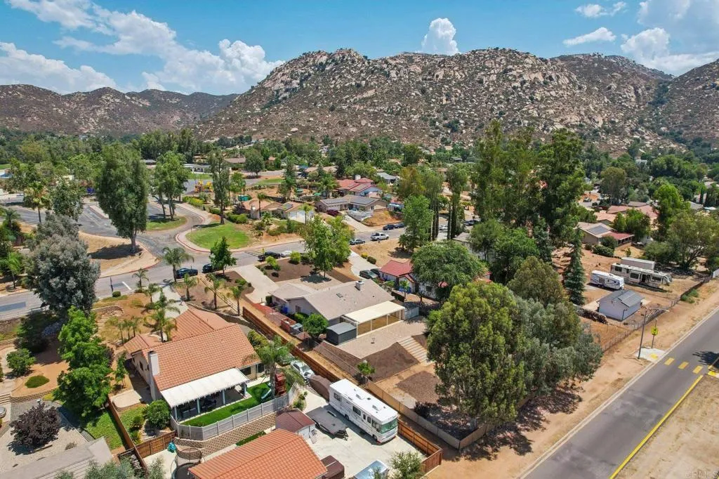 https://cdn.realtyfeed.com/cdn/127/306226786/eb81f2de9fbc0a05ad9db94a4a96f0e3.webp