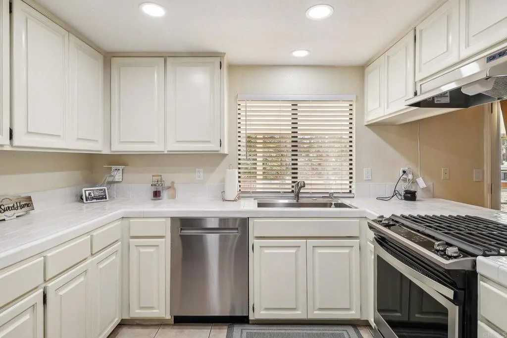 https://cdn.realtyfeed.com/cdn/127/306226786/fcfbcb456f630590bc9d73b90b6ac2ae.webp