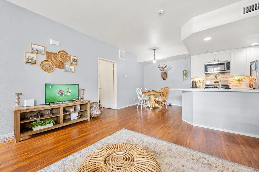 https://cdn.realtyfeed.com/cdn/127/306229427/7bc90b6eda5bca39b2bb128bf4839801.webp