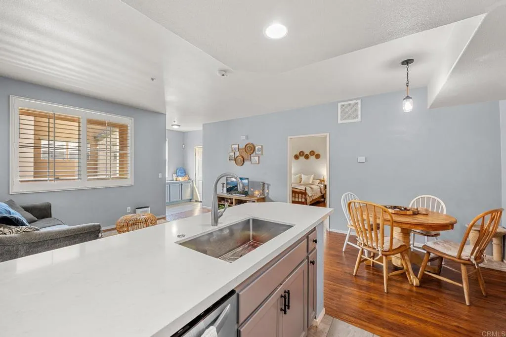https://cdn.realtyfeed.com/cdn/127/306229427/91f857b2af128b32002ec134dccbddf0.webp