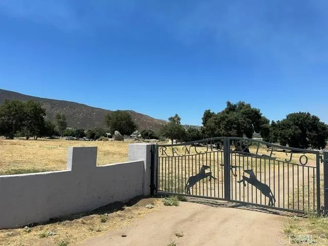https://cdn.realtyfeed.com/cdn/127/306232659/fe0233e4fb8c4b9f8df7fc65586a69da.webp