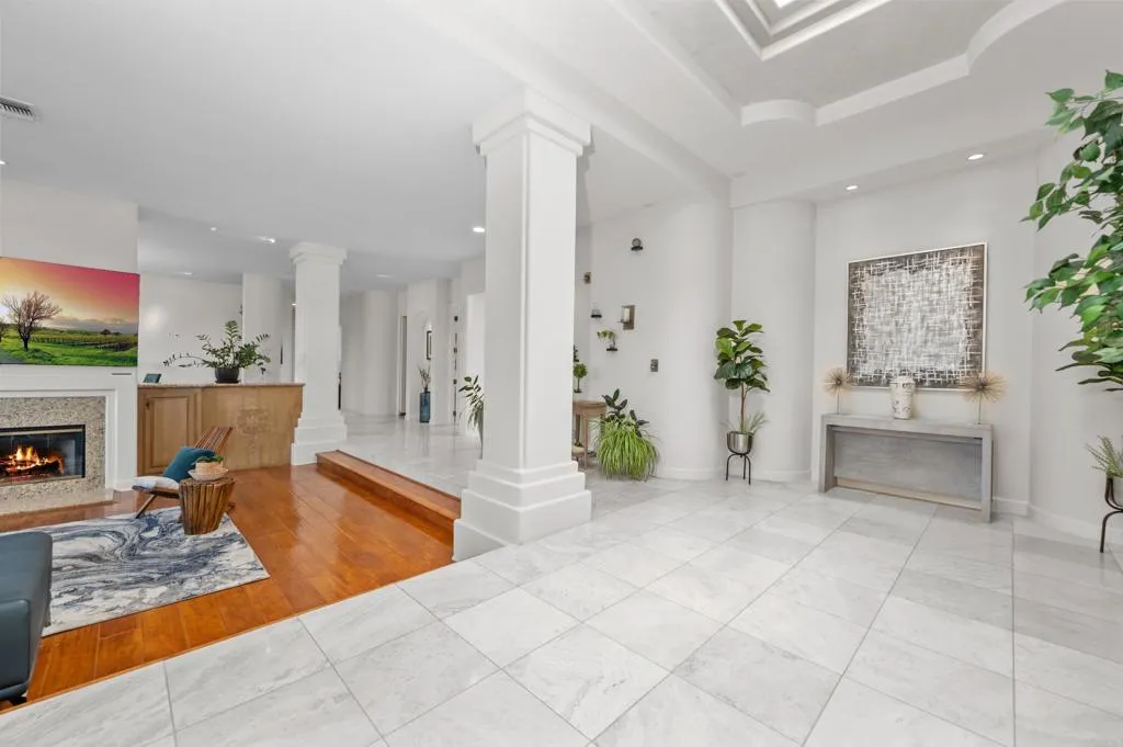 https://cdn.realtyfeed.com/cdn/127/306232886/92fec0a335ad493c43ba9638abb5ee19.webp