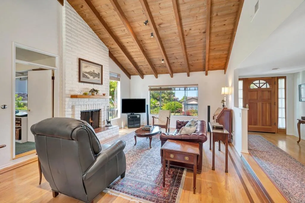 https://cdn.realtyfeed.com/cdn/127/306233951/23a03391439841e64f32bc9578a4ecac.webp