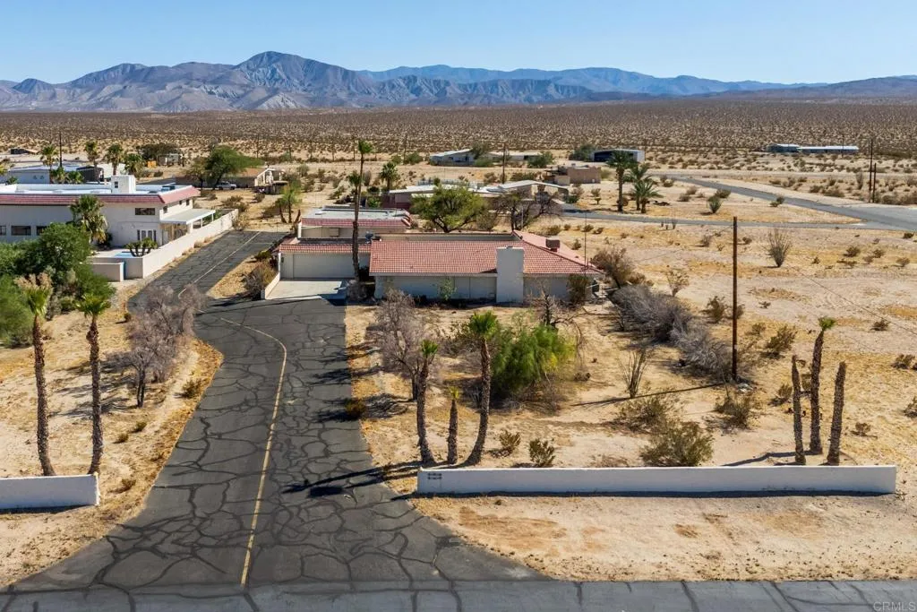 https://cdn.realtyfeed.com/cdn/127/306234533/e80e8d03229748f9385999586ff9d702.webp