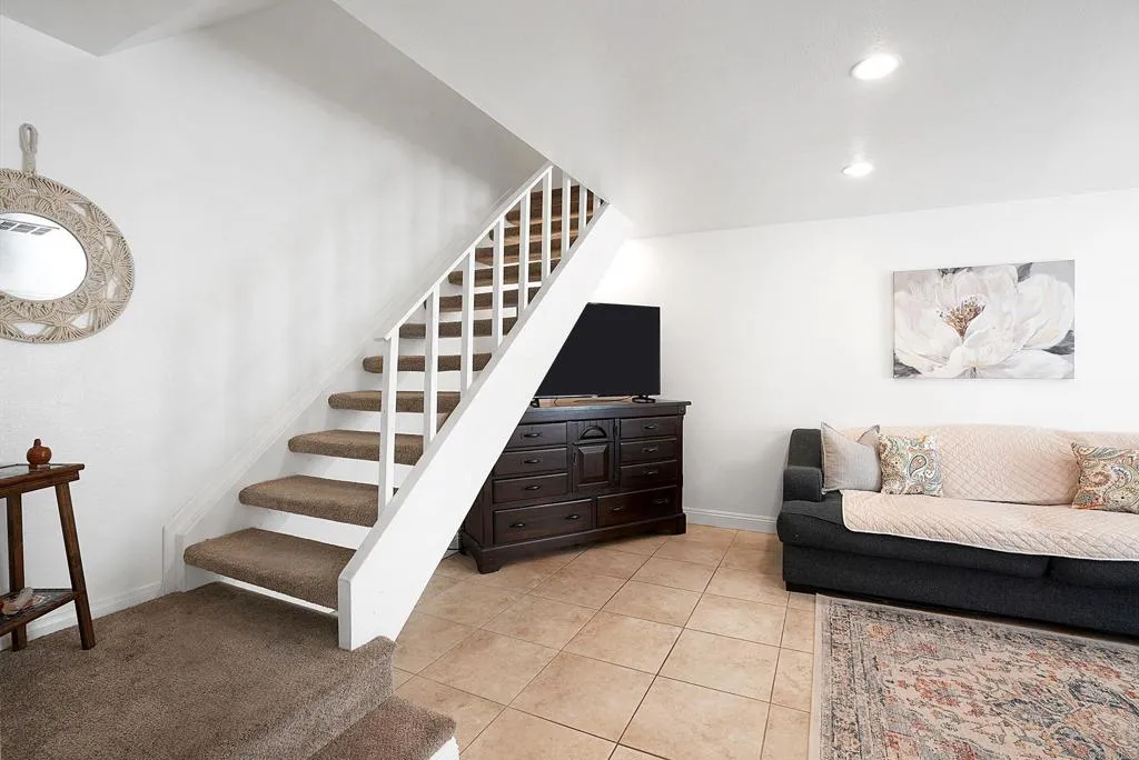 https://cdn.realtyfeed.com/cdn/127/306235883/68a26a3d911f40783603286fd2fad362.webp
