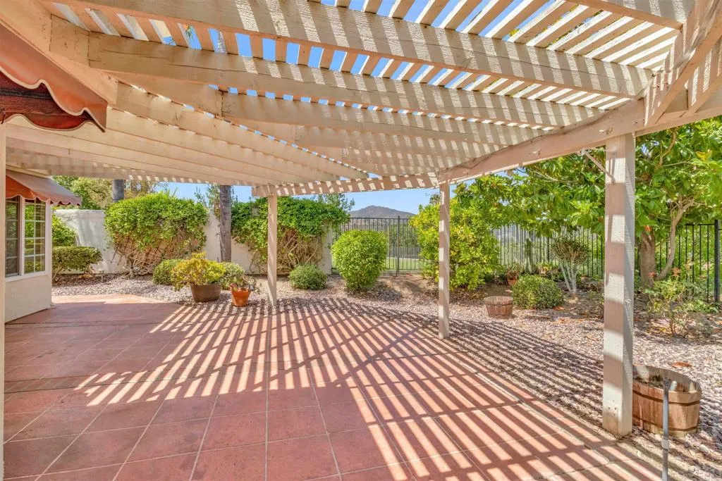 https://cdn.realtyfeed.com/cdn/127/306239251/543163f76646f600d4396adb6ef9f6d7.webp