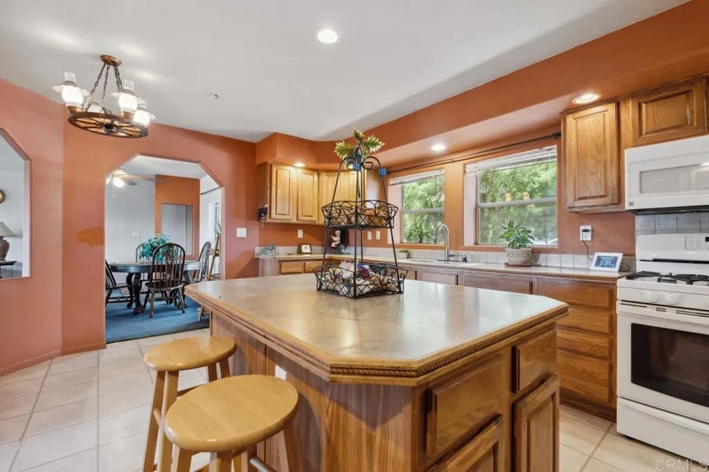 https://cdn.realtyfeed.com/cdn/127/306240249/971376a75e6e5f6574156ad981713431.webp
