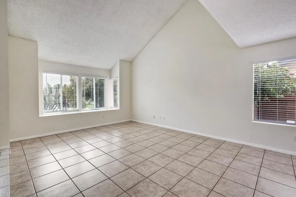 https://cdn.realtyfeed.com/cdn/127/306242004/204f8c3bc11e8d6e04bae63e51b7a2f4.webp