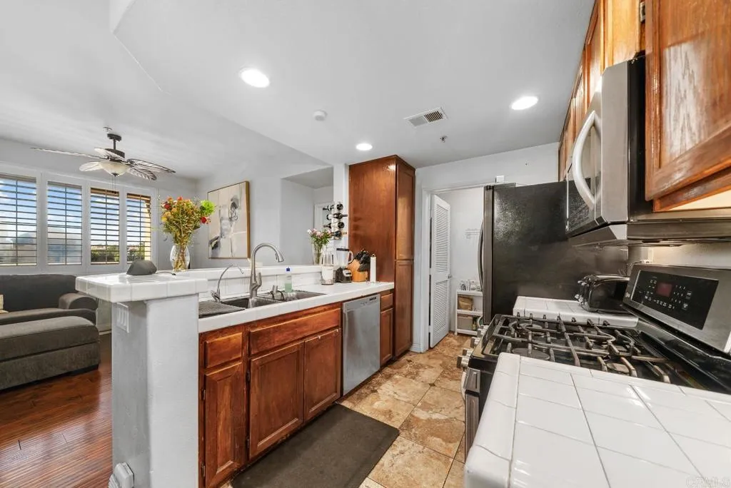 Photo #6: PTP2404931 Listing 