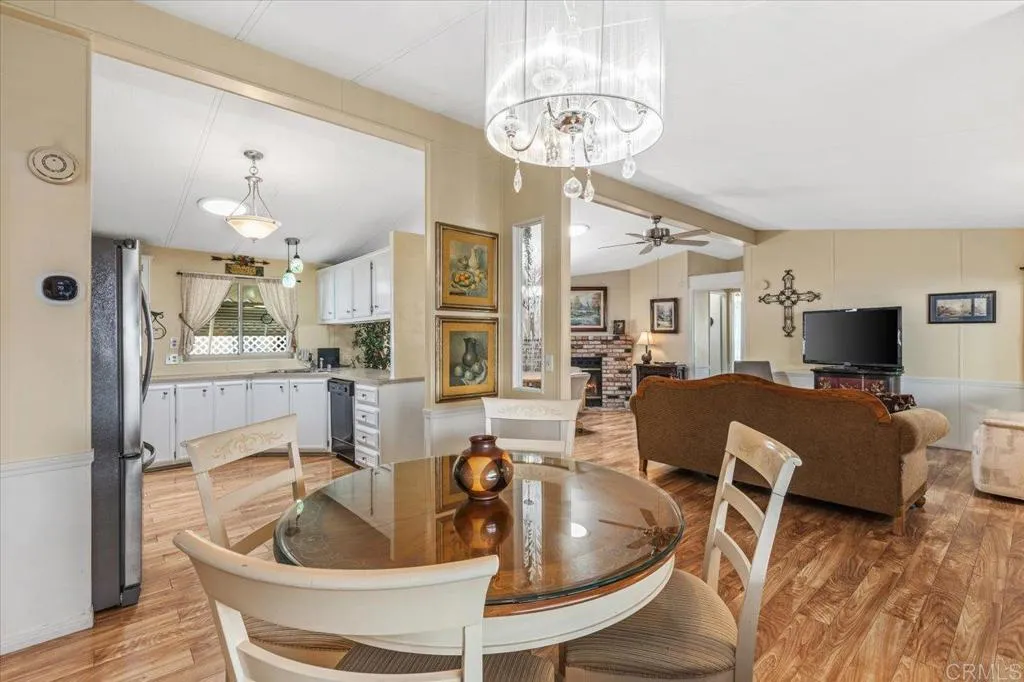 https://cdn.realtyfeed.com/cdn/127/306244339/1d0a2cda7e53092eb3030b8c18843905.webp